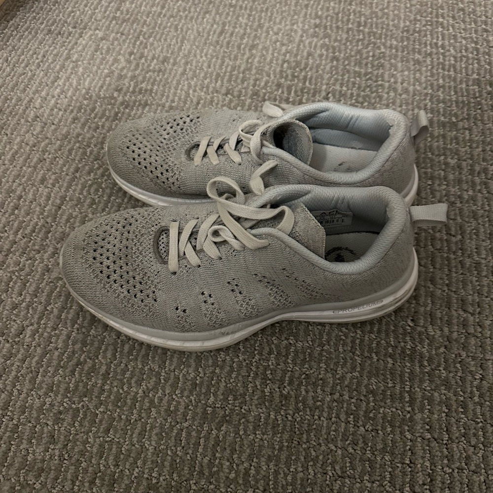 Women’s size 8 APL tech pro in gray
